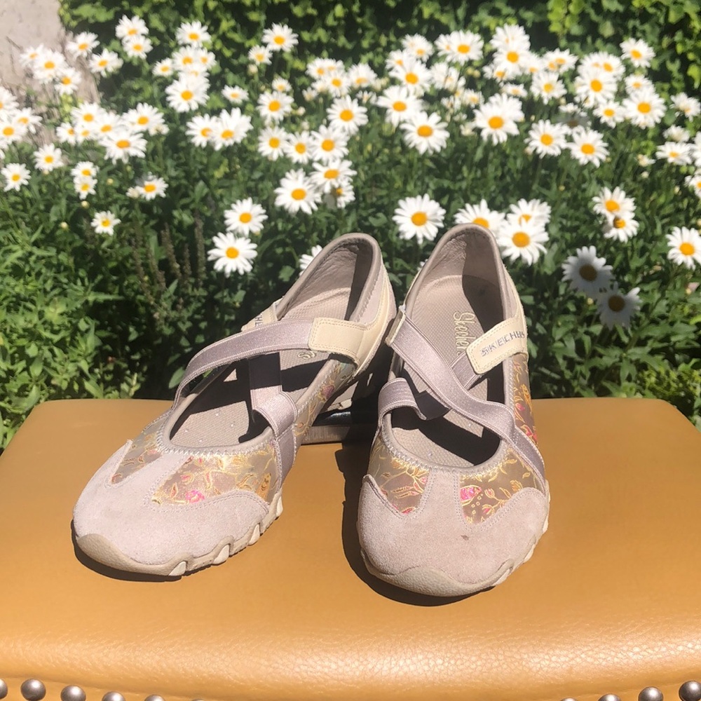 Woman’s Casual Slide-on Sketchers; Size 8; Crème/Tan; New No Tags